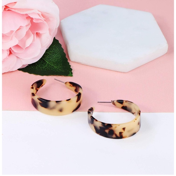 2/$20 BaubleBar Style Tortoise Hoop Earrings - Picture 3 of 4